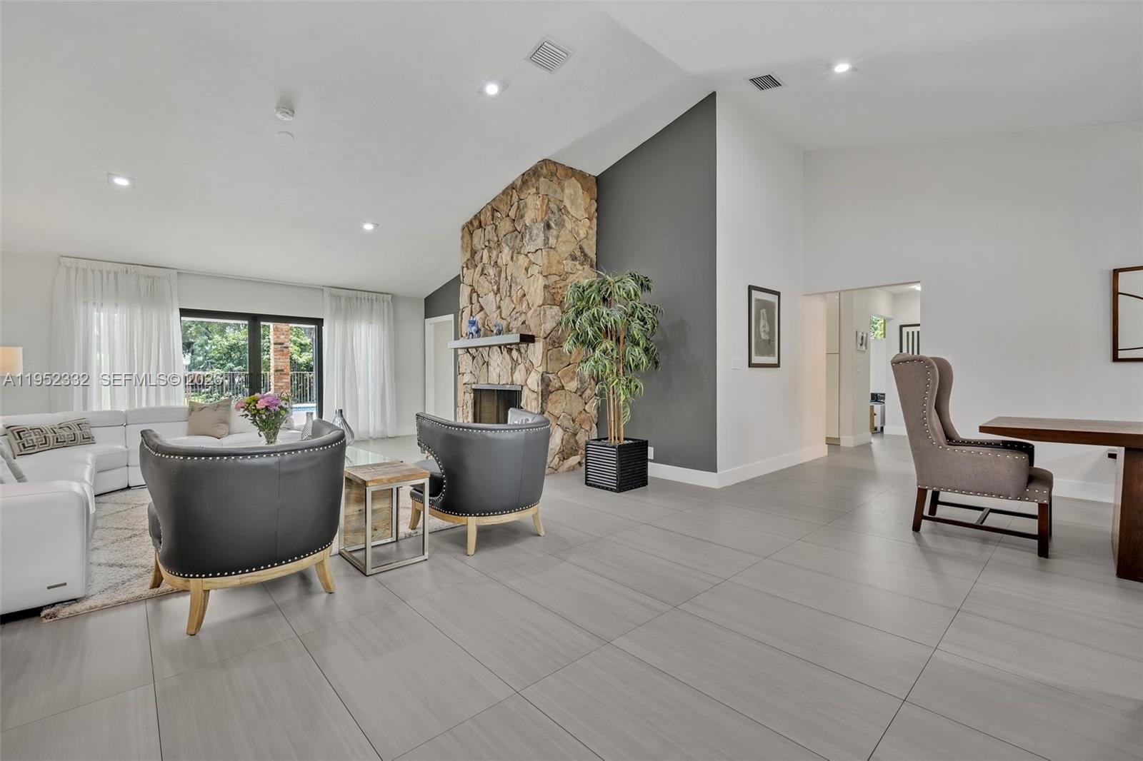 LAUREL OAKS EAST - Residential