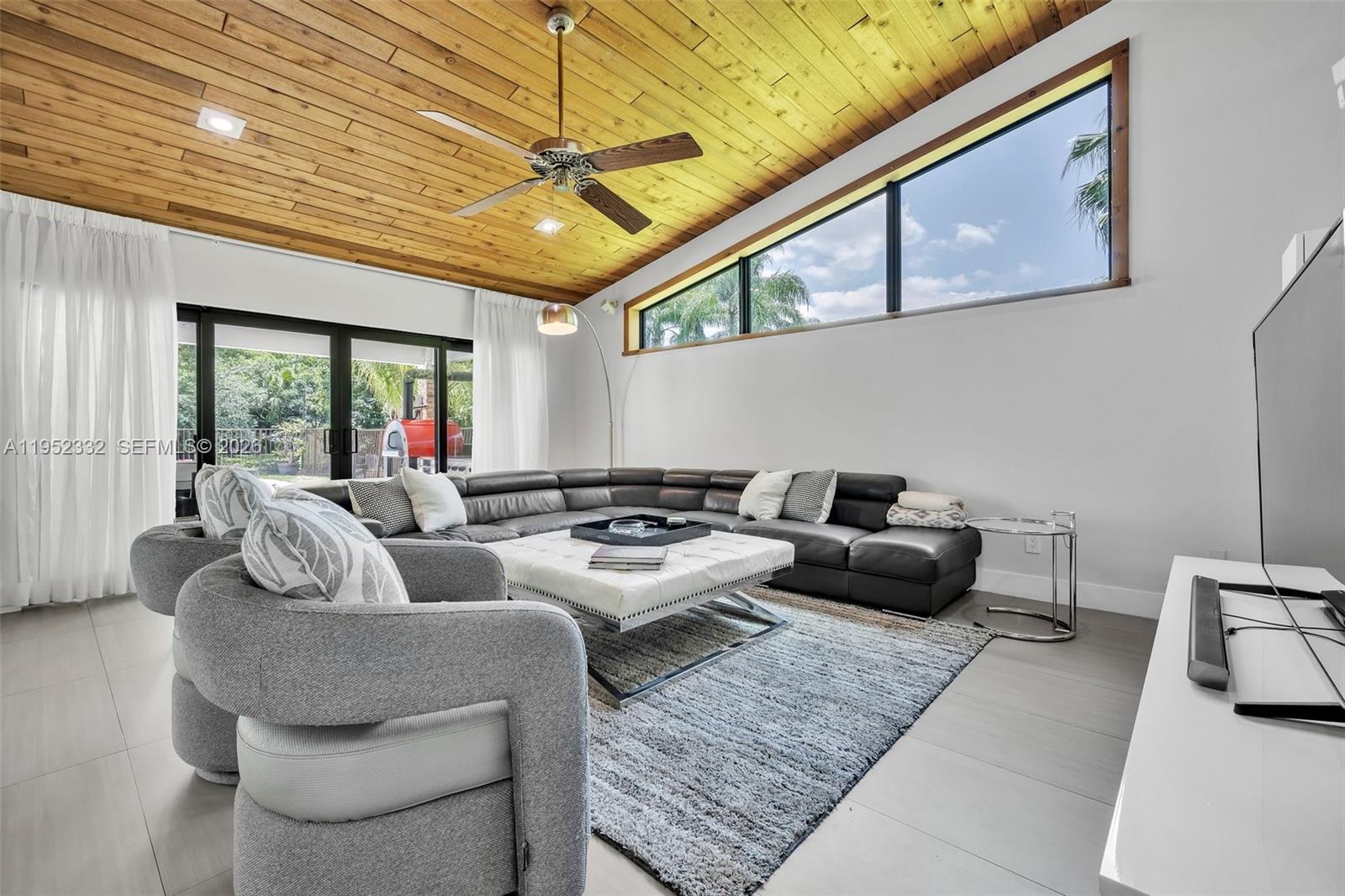 LAUREL OAKS EAST - Residential