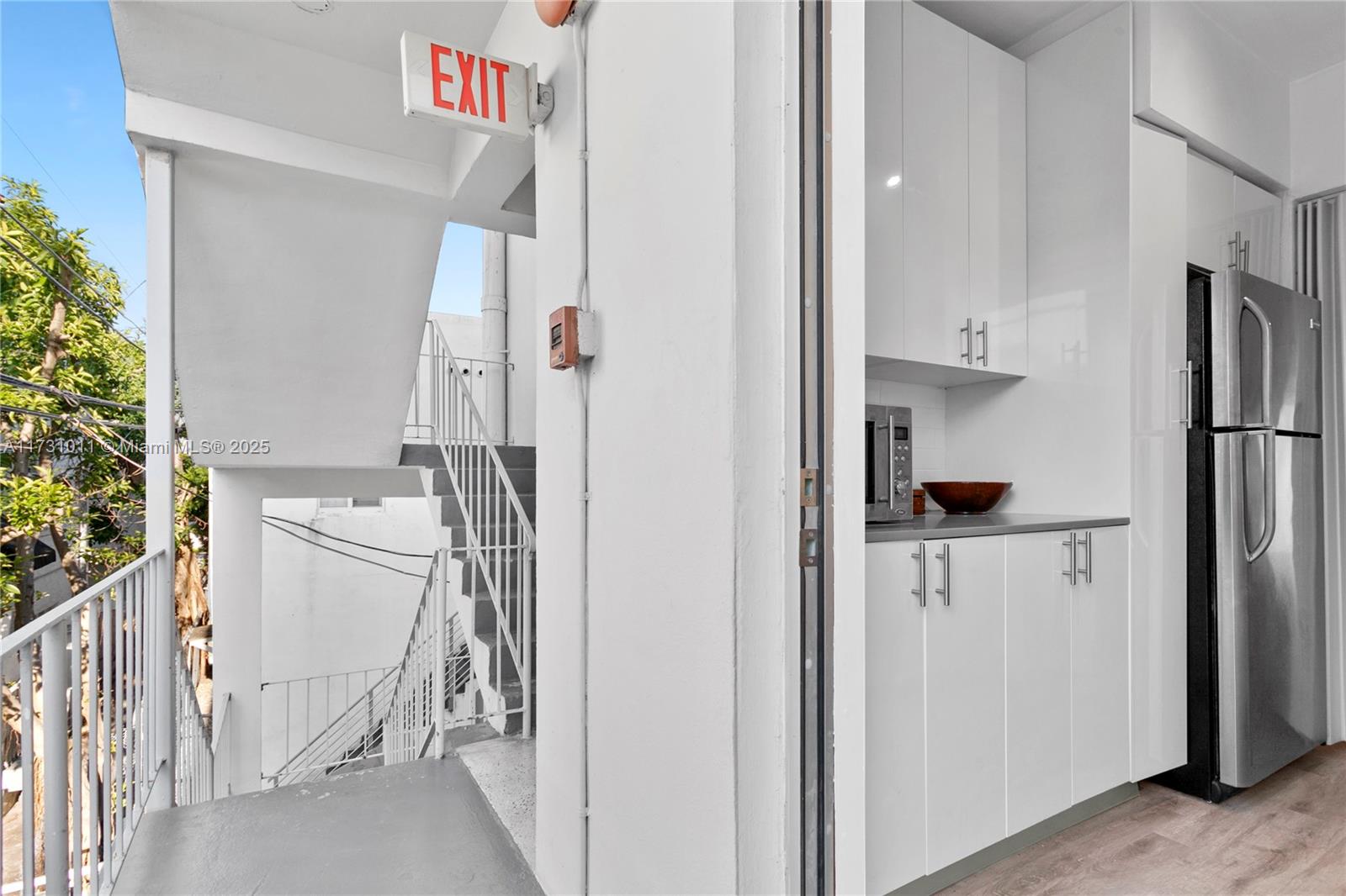 641 ESPANOLA WAY INC COND - Residential