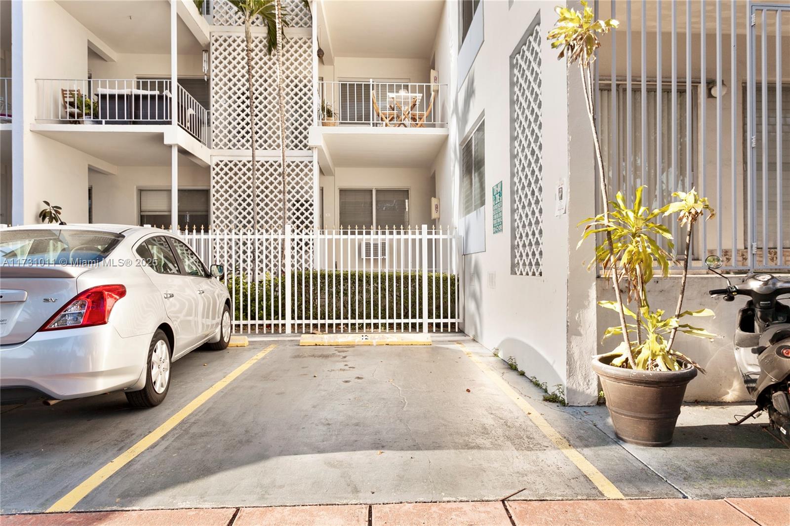 641 ESPANOLA WAY INC COND - Residential