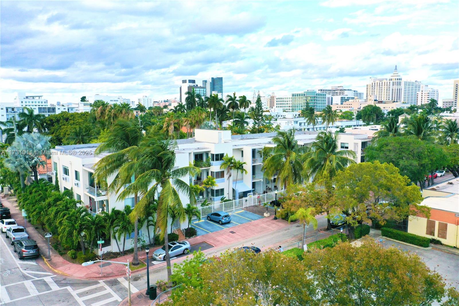 641 ESPANOLA WAY INC COND - Residential