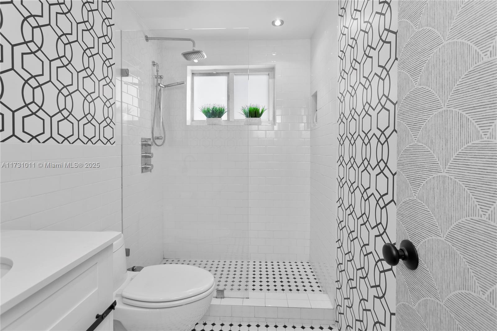 641 ESPANOLA WAY INC COND - Residential
