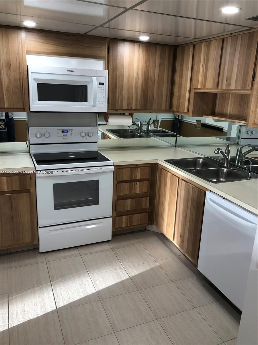 LAKE VIEW OF CALIF CLUB C - Residential Lease