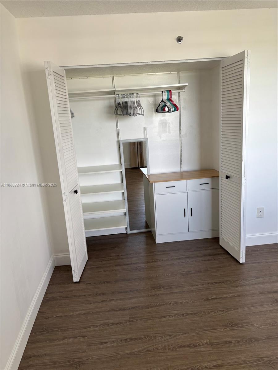 LAKE VIEW OF CALIF CLUB C - Residential Lease