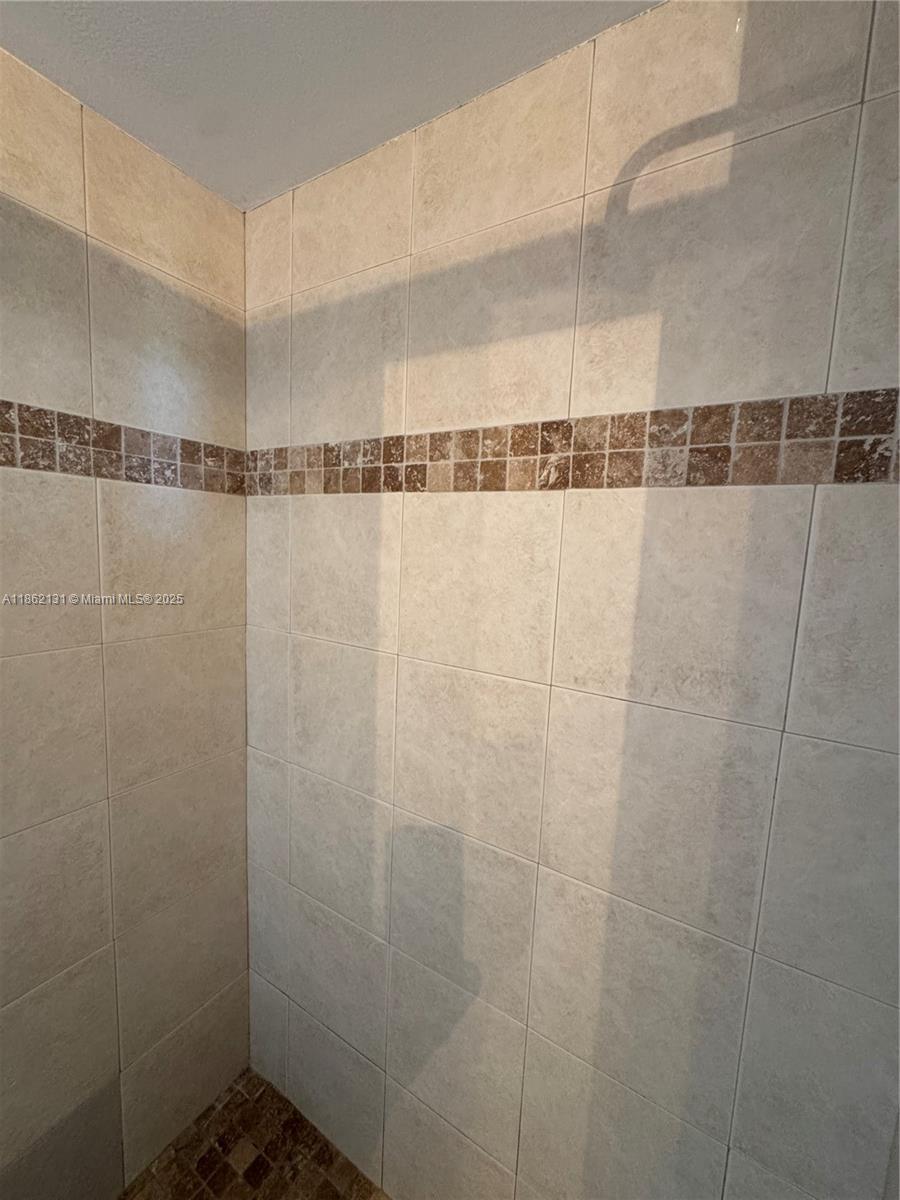 ROLLING HILLS GOLF AND TE - Residential