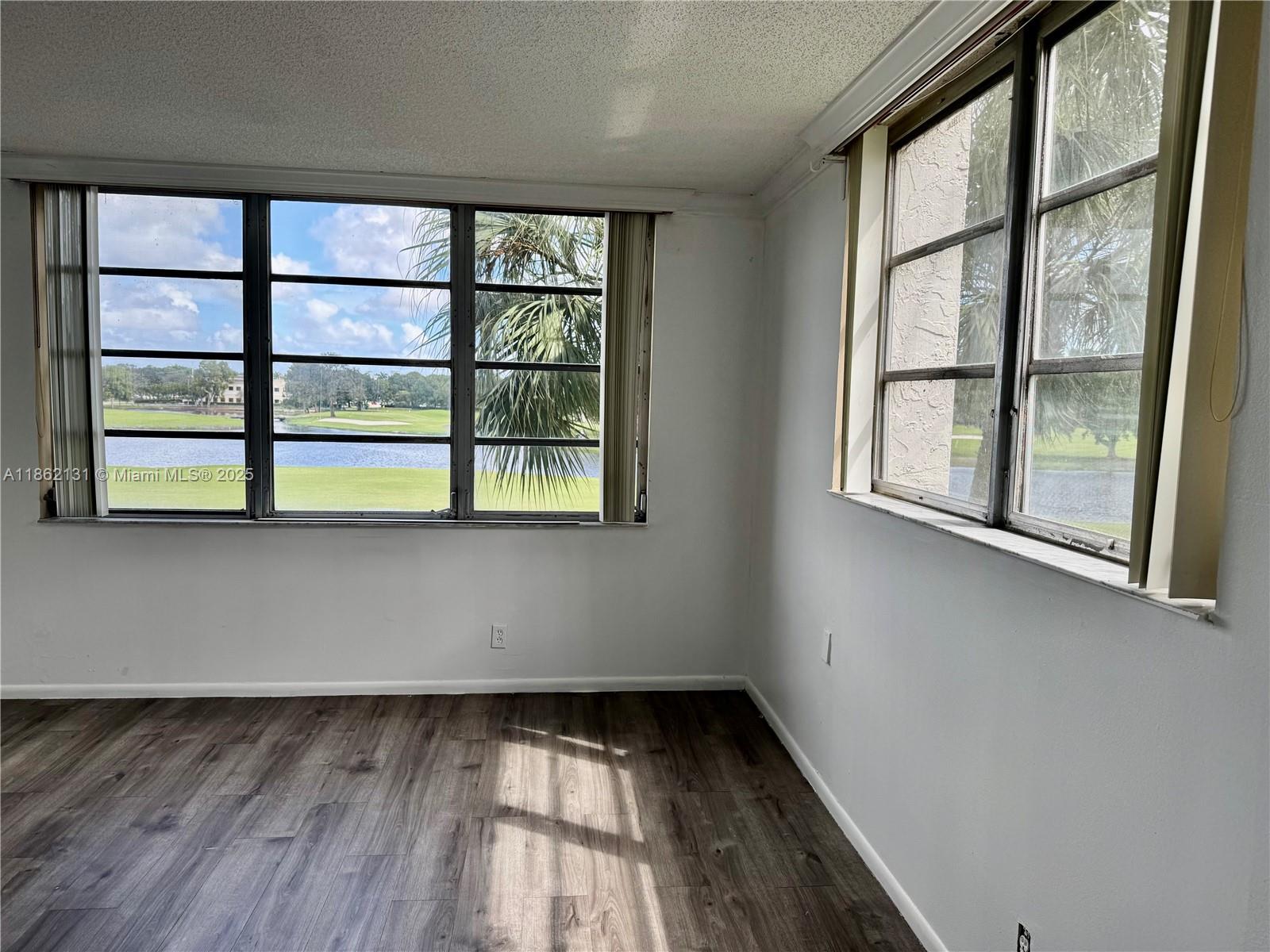 ROLLING HILLS GOLF AND TE - Residential