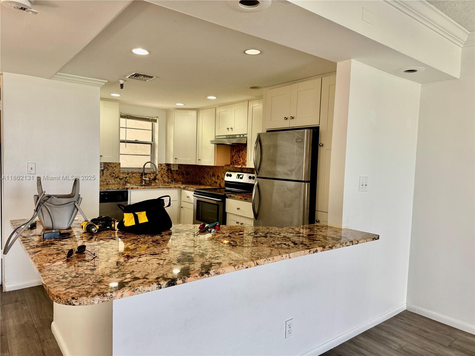 ROLLING HILLS GOLF AND TE - Residential