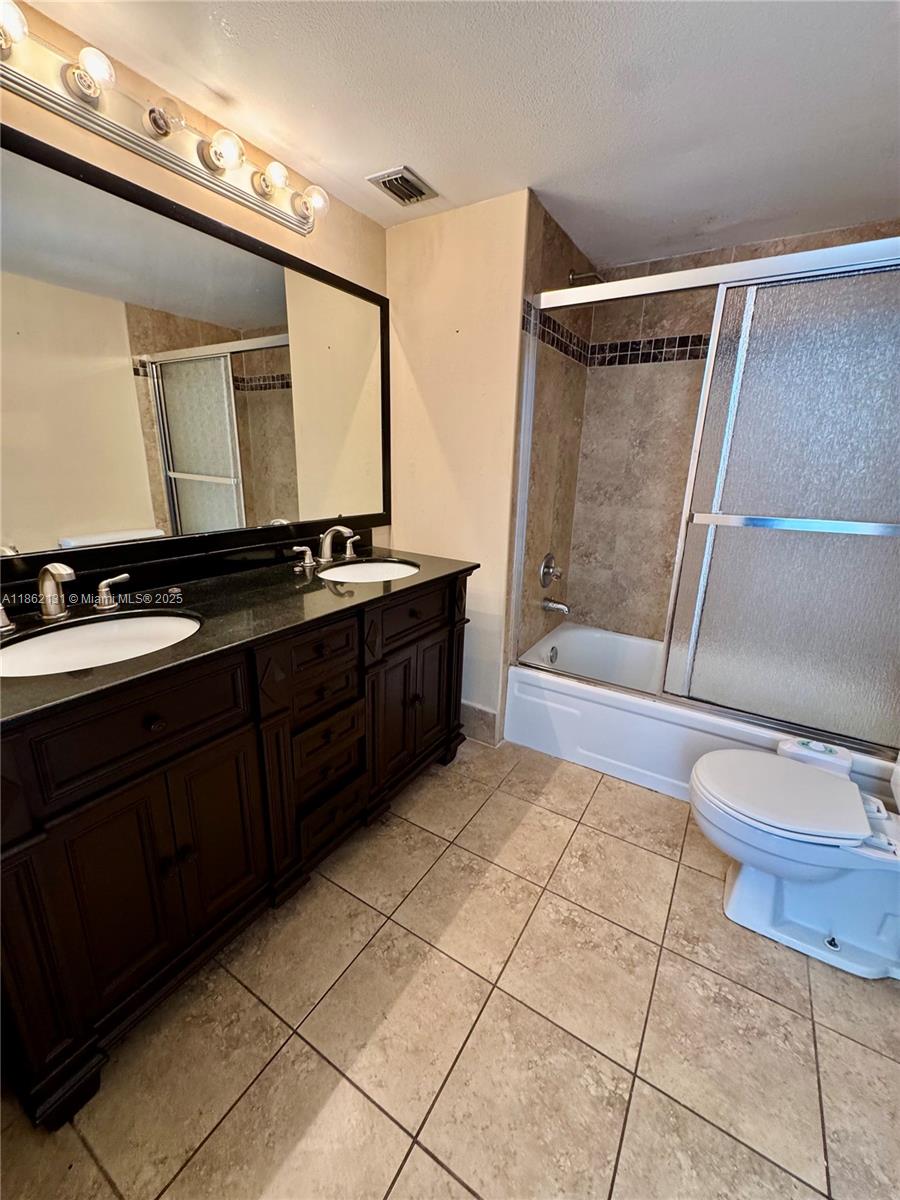 ROLLING HILLS GOLF AND TE - Residential