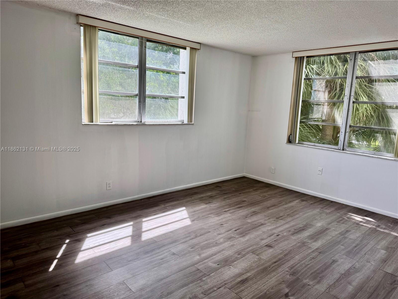 ROLLING HILLS GOLF AND TE - Residential