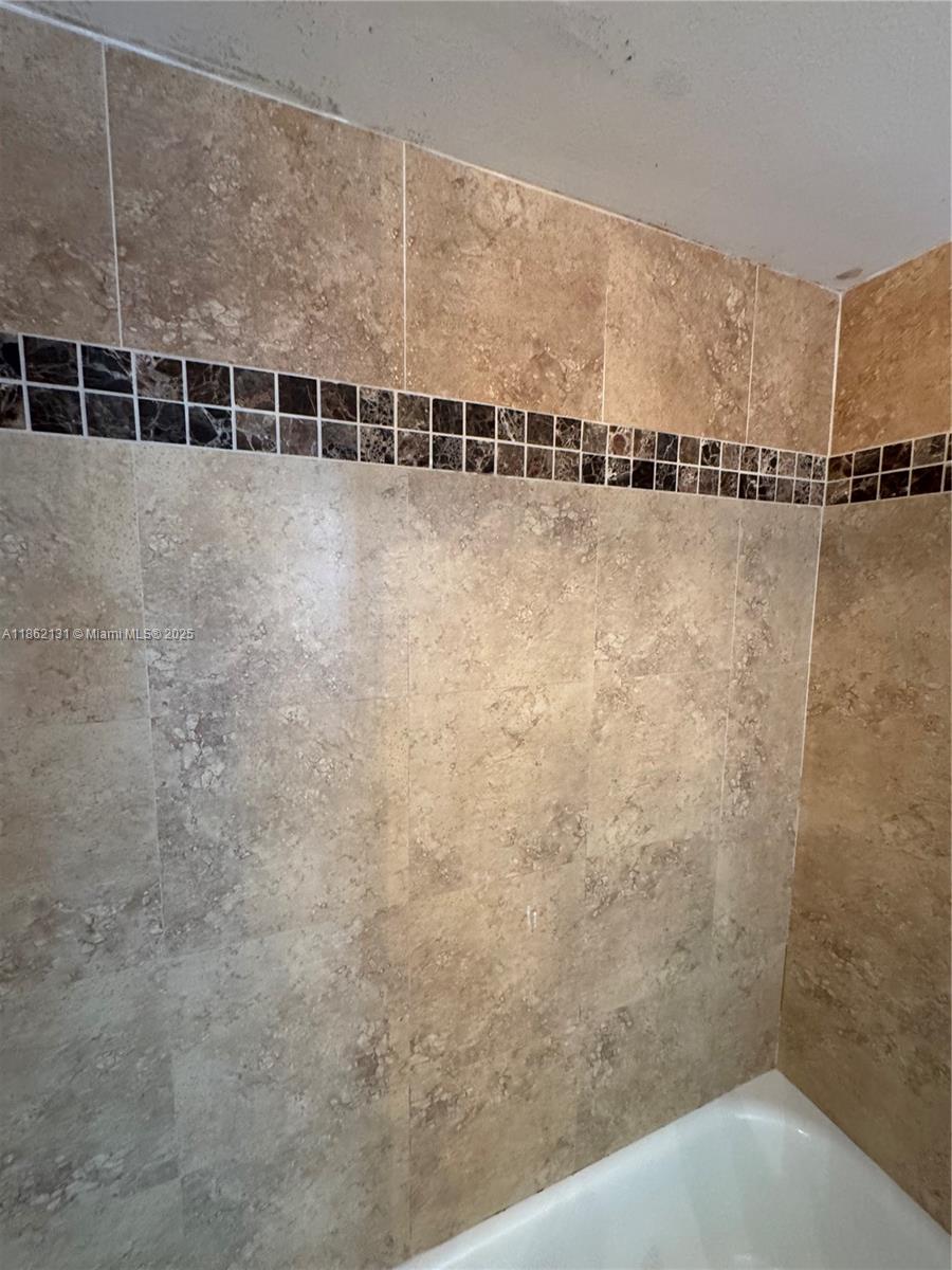 ROLLING HILLS GOLF AND TE - Residential