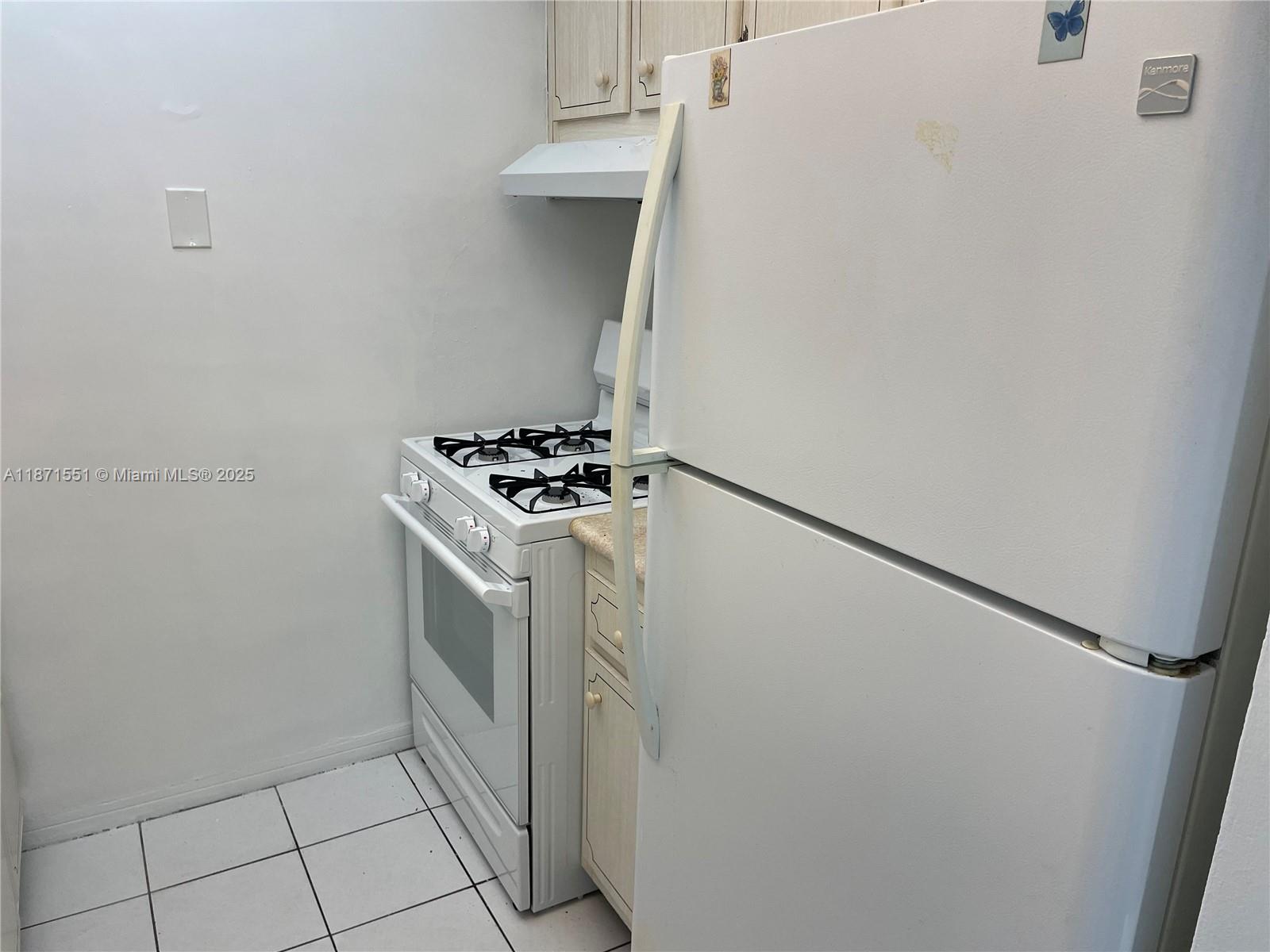 RO-MONT GARDENS ANDOVER A - Residential Lease