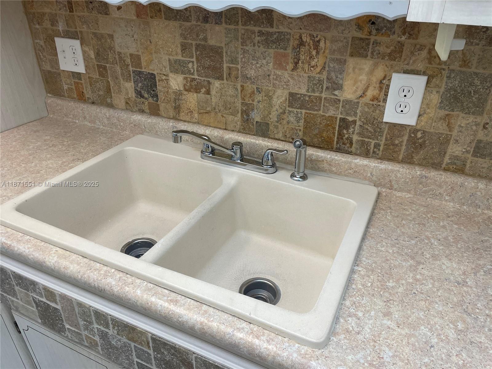 RO-MONT GARDENS ANDOVER A - Residential Lease