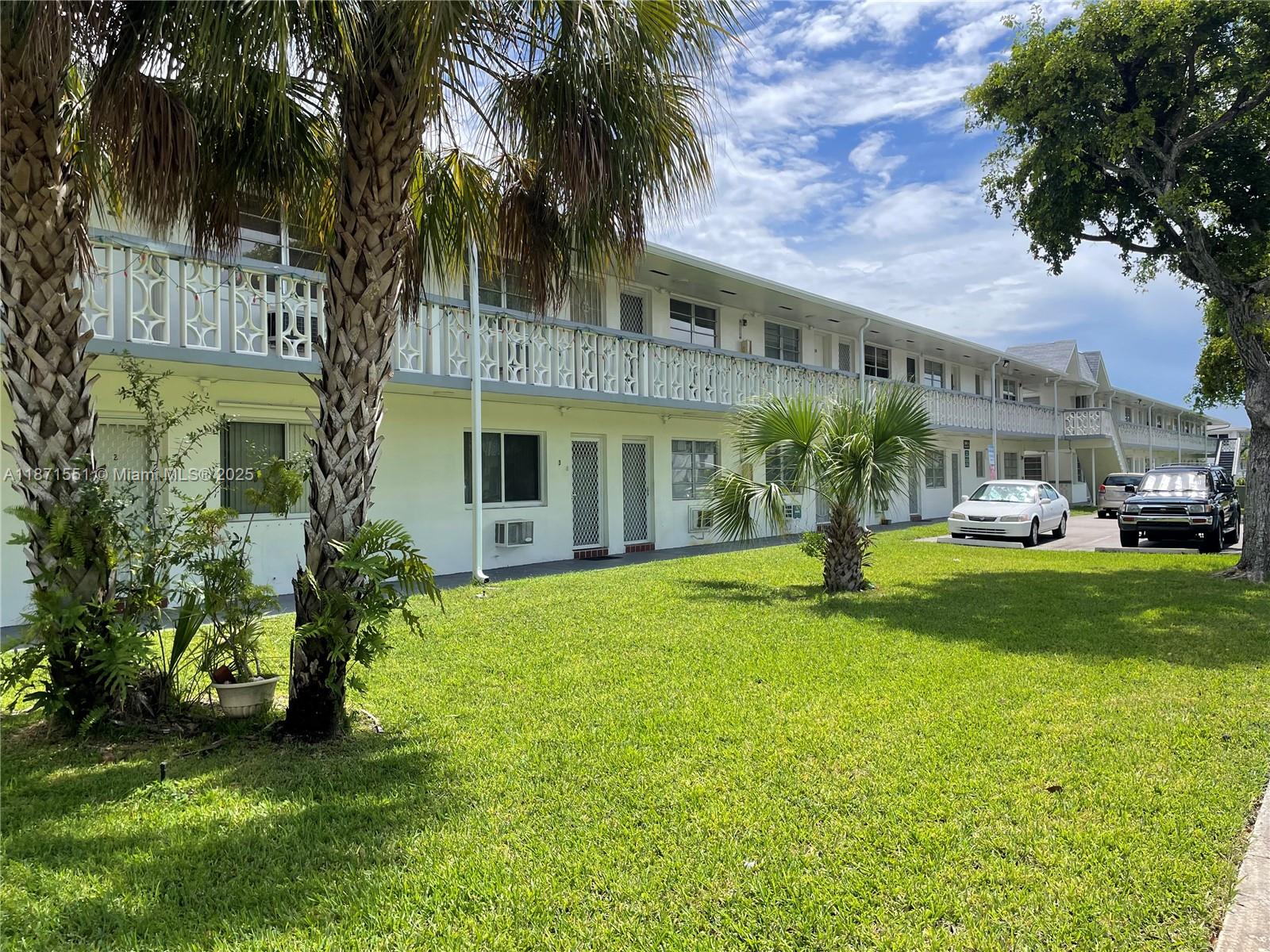 LOVELY 1 BEDROOM 1 BATHS GARDEN'S APARTMENT ON THE 1ST FLOOR. CERAMIC TILES THRUGHOUT THE UNIT. LARGE BEDROOM. ENCLOSED BALCONY. CONVENIENTLY LOCATED TO TRANSPORTATION, MAJOR ROADS AND SHOPPING. ASSOCIATION REPRESENT 55+ COMMUNITY.
