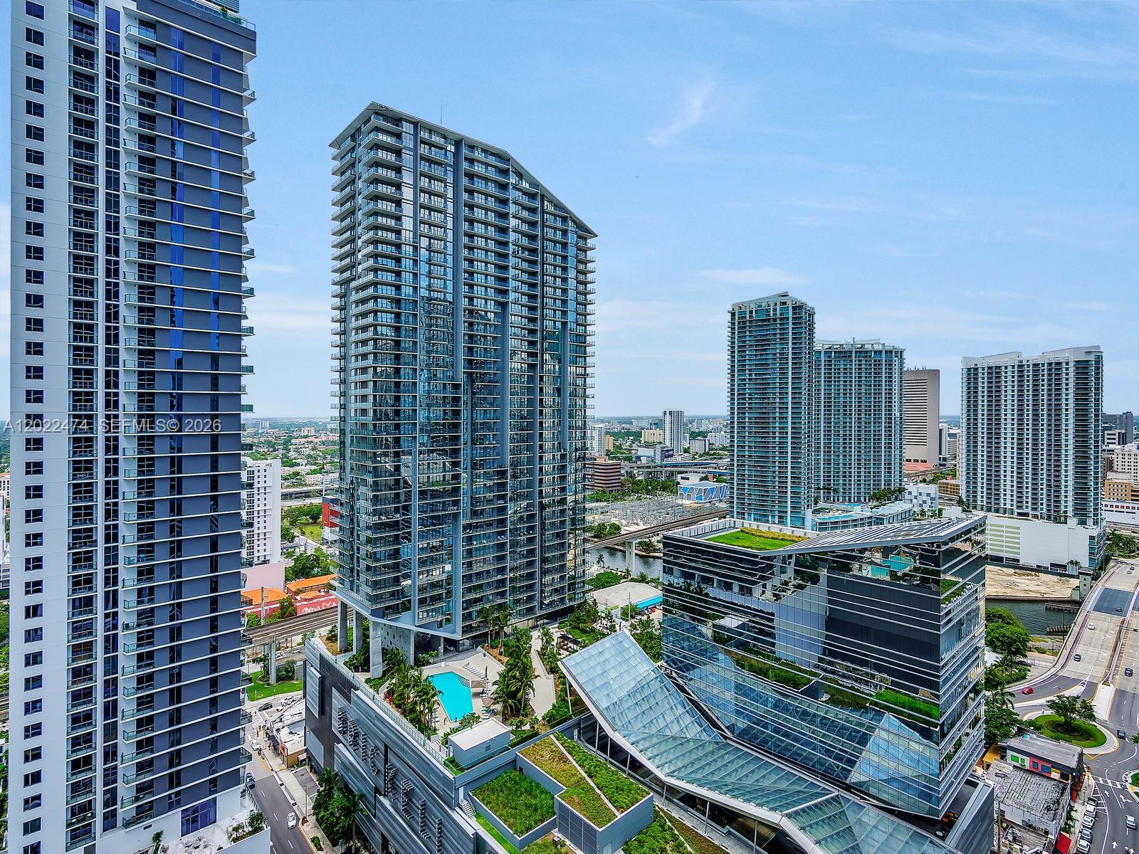 SLS LUX Residences - Residential