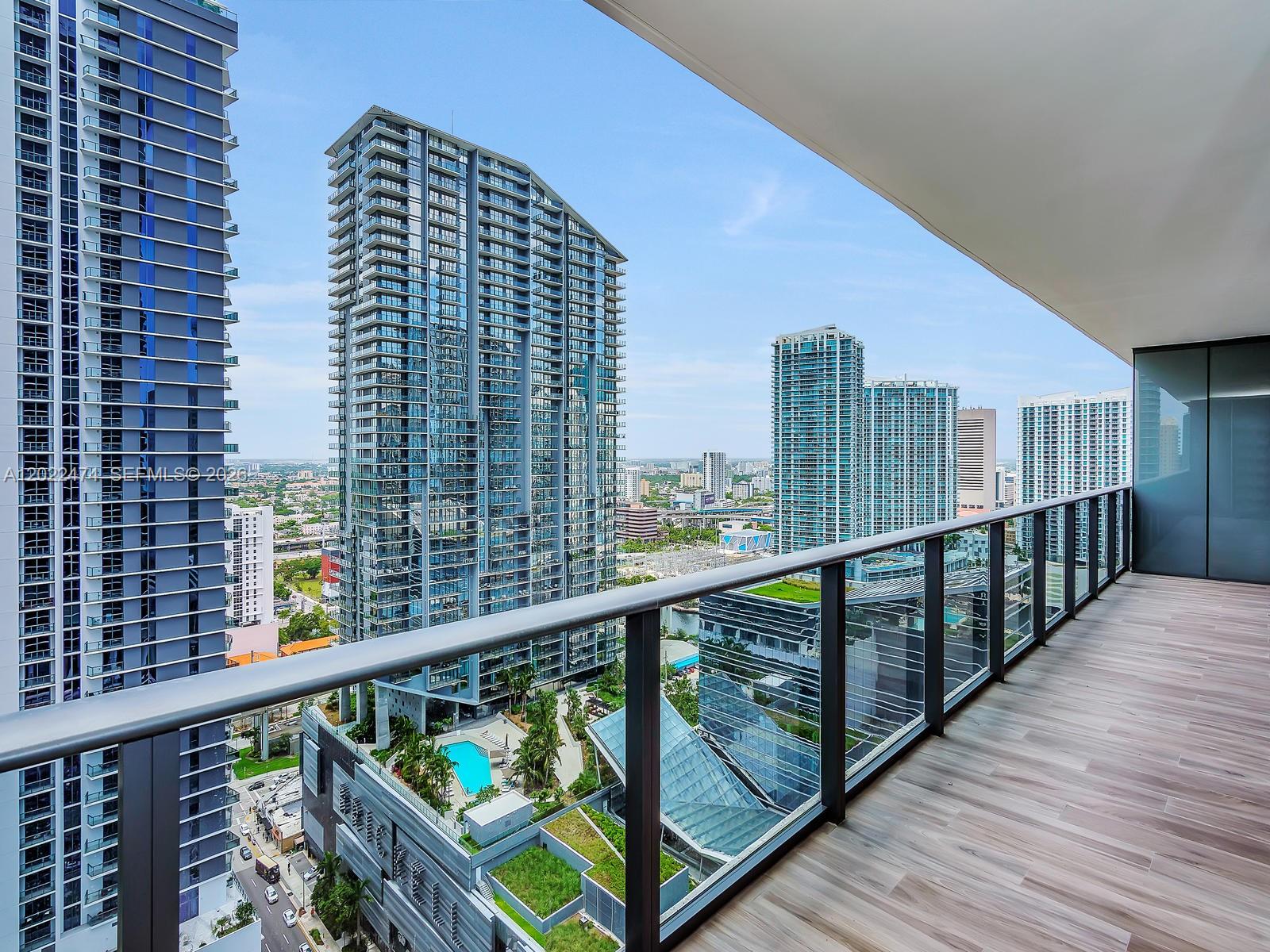SLS LUX Residences - Residential
