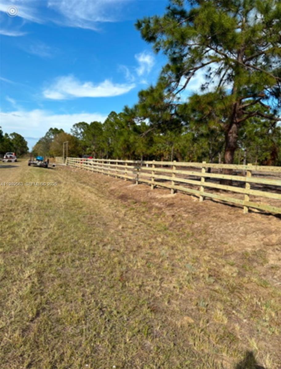 MONTURA SOUTH HALF - Land