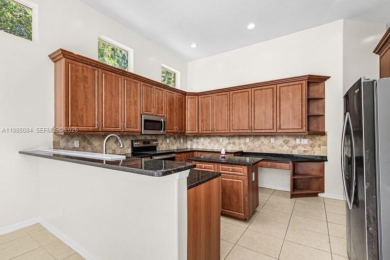 331000 - GOLDEN GATE EST - Residential