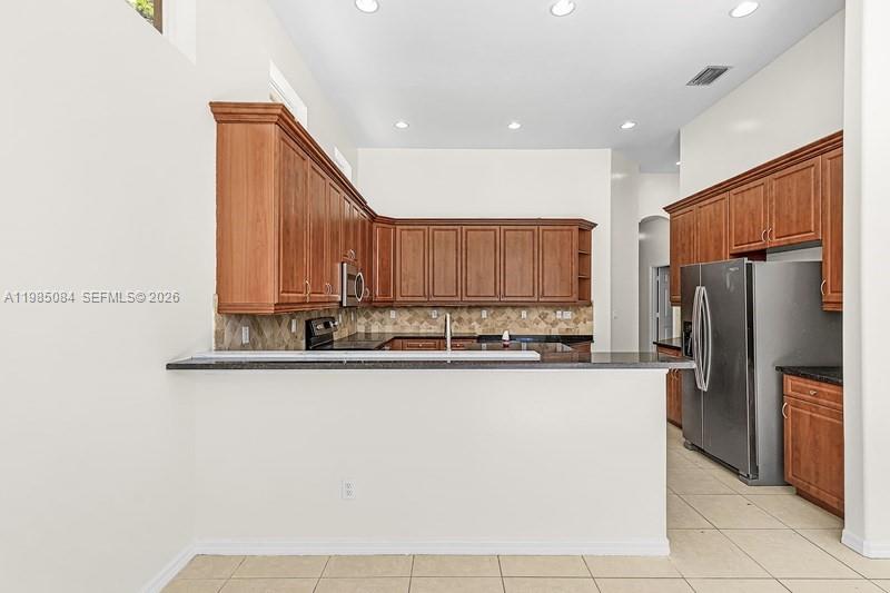 331000 - GOLDEN GATE EST - Residential