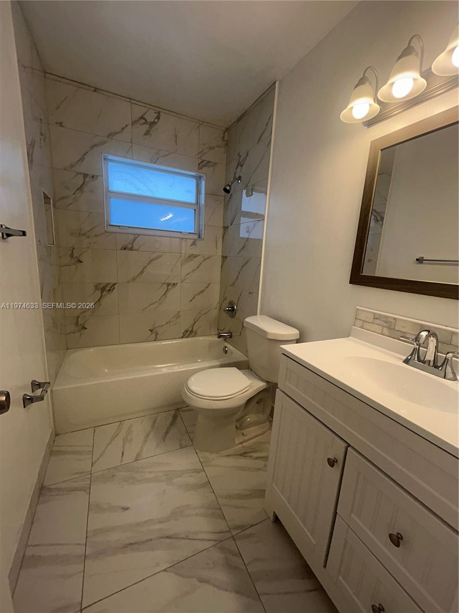 GRACEWOOD 24-22 B - Residential Lease