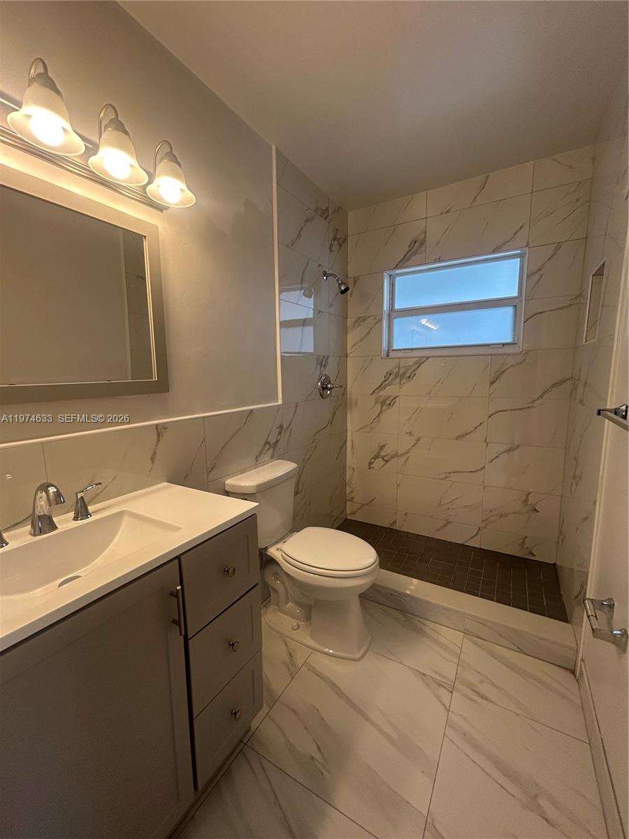 GRACEWOOD 24-22 B - Residential Lease