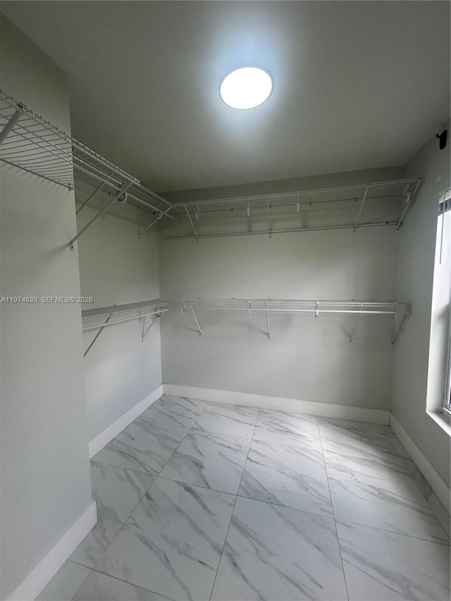 GRACEWOOD 24-22 B - Residential Lease