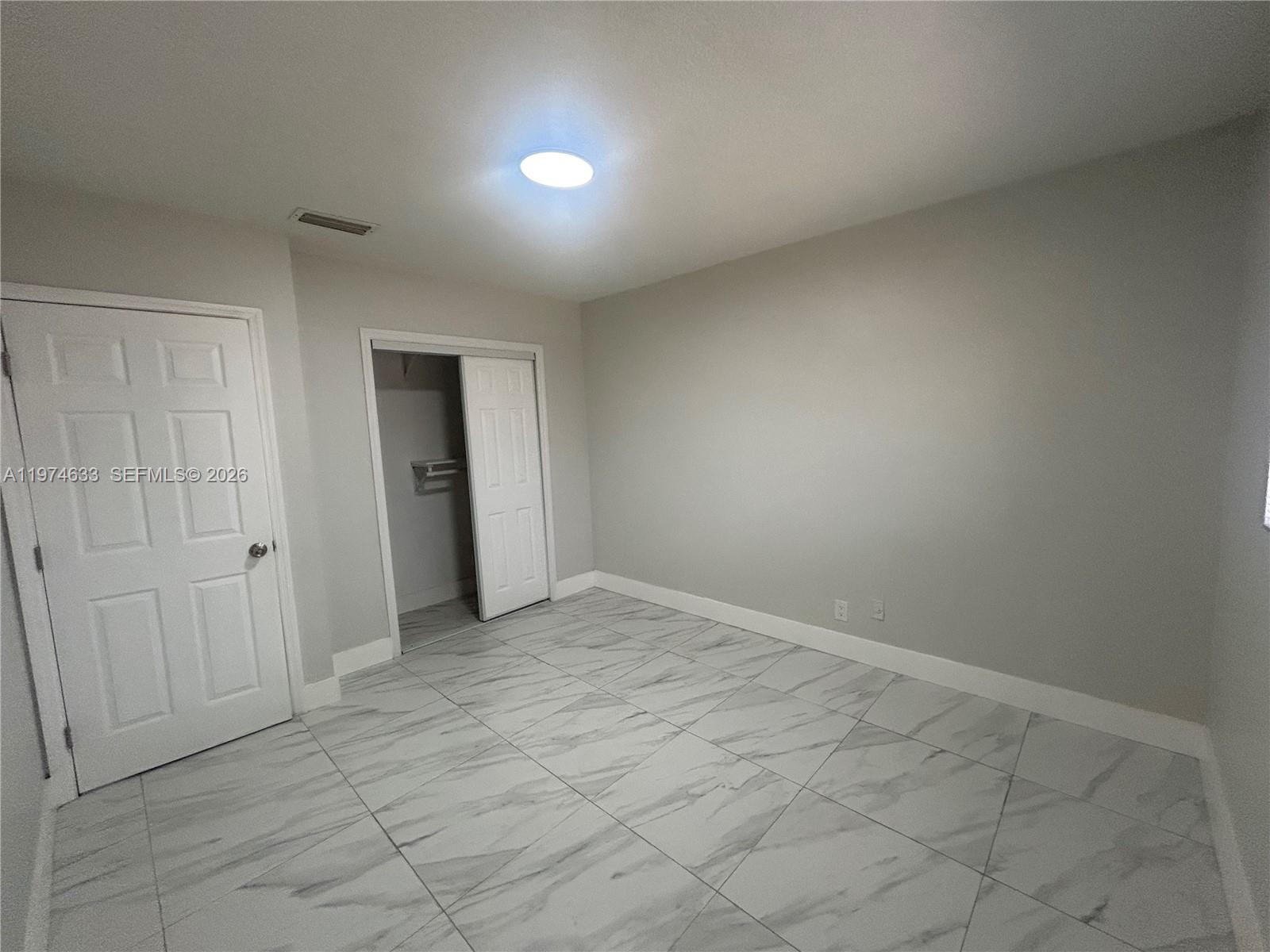 GRACEWOOD 24-22 B - Residential Lease