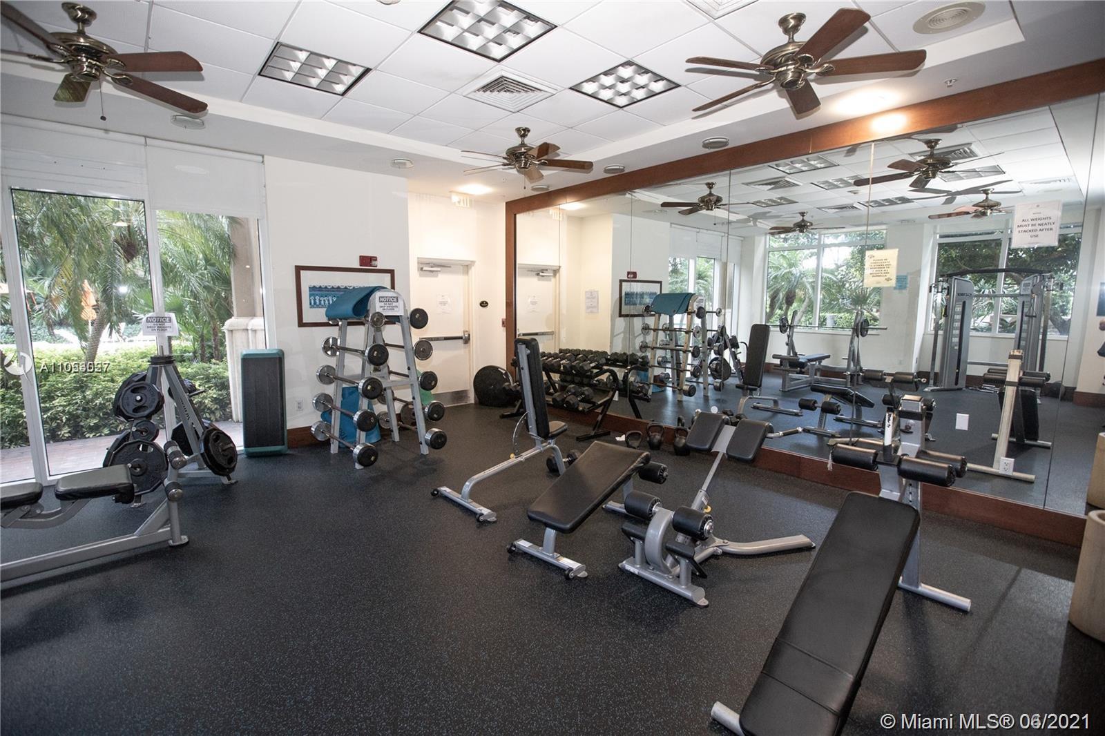 TURNBERRY ON THE GREEN CO - Residential Lease