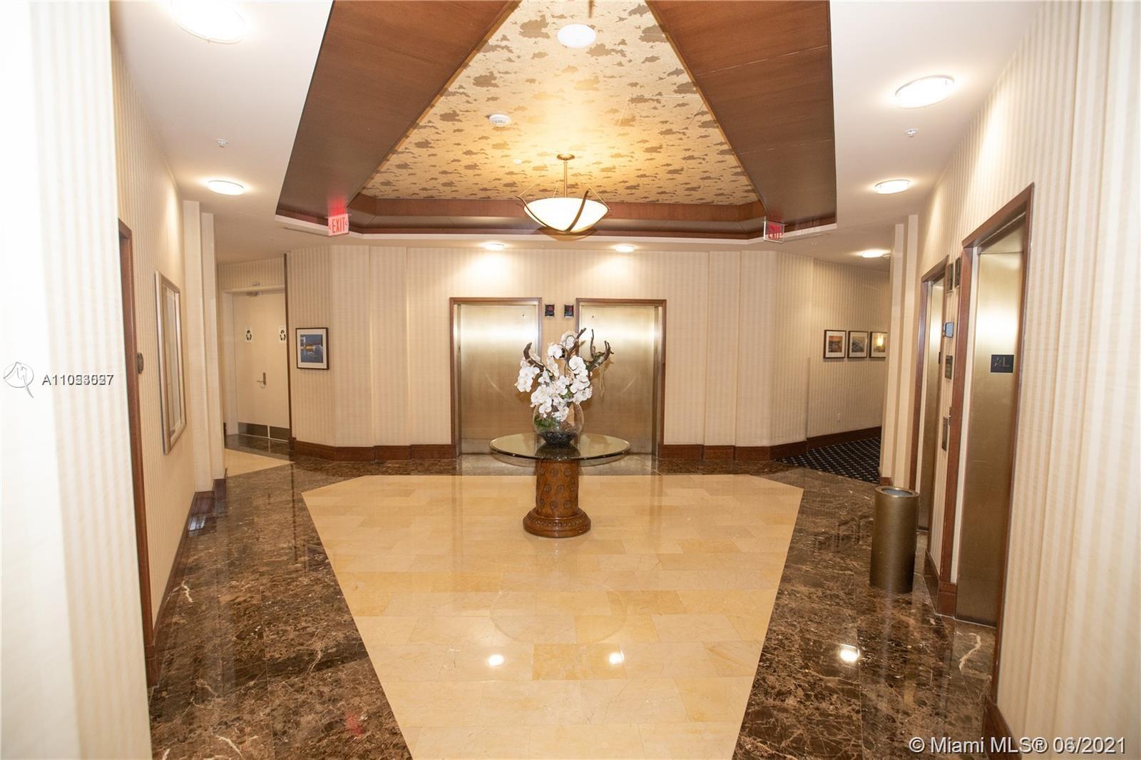 TURNBERRY ON THE GREEN CO - Residential Lease