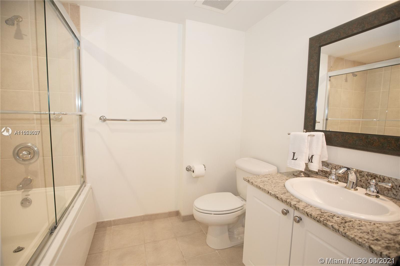 TURNBERRY ON THE GREEN CO - Residential Lease