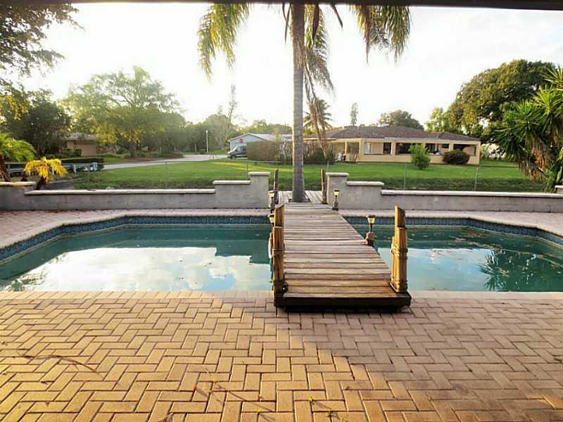 CORAL SPRINGS COUNTRY CLU - Residential