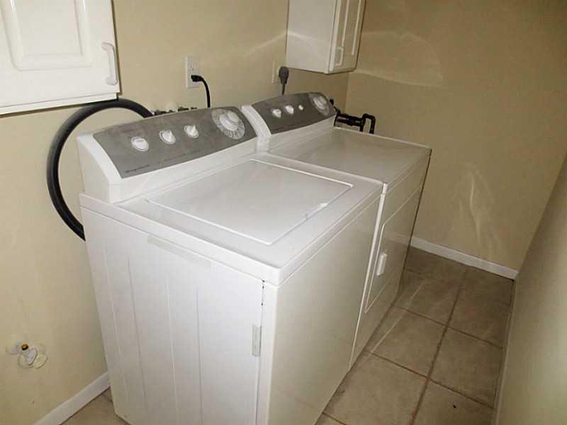 CORAL SPRINGS COUNTRY CLU - Residential