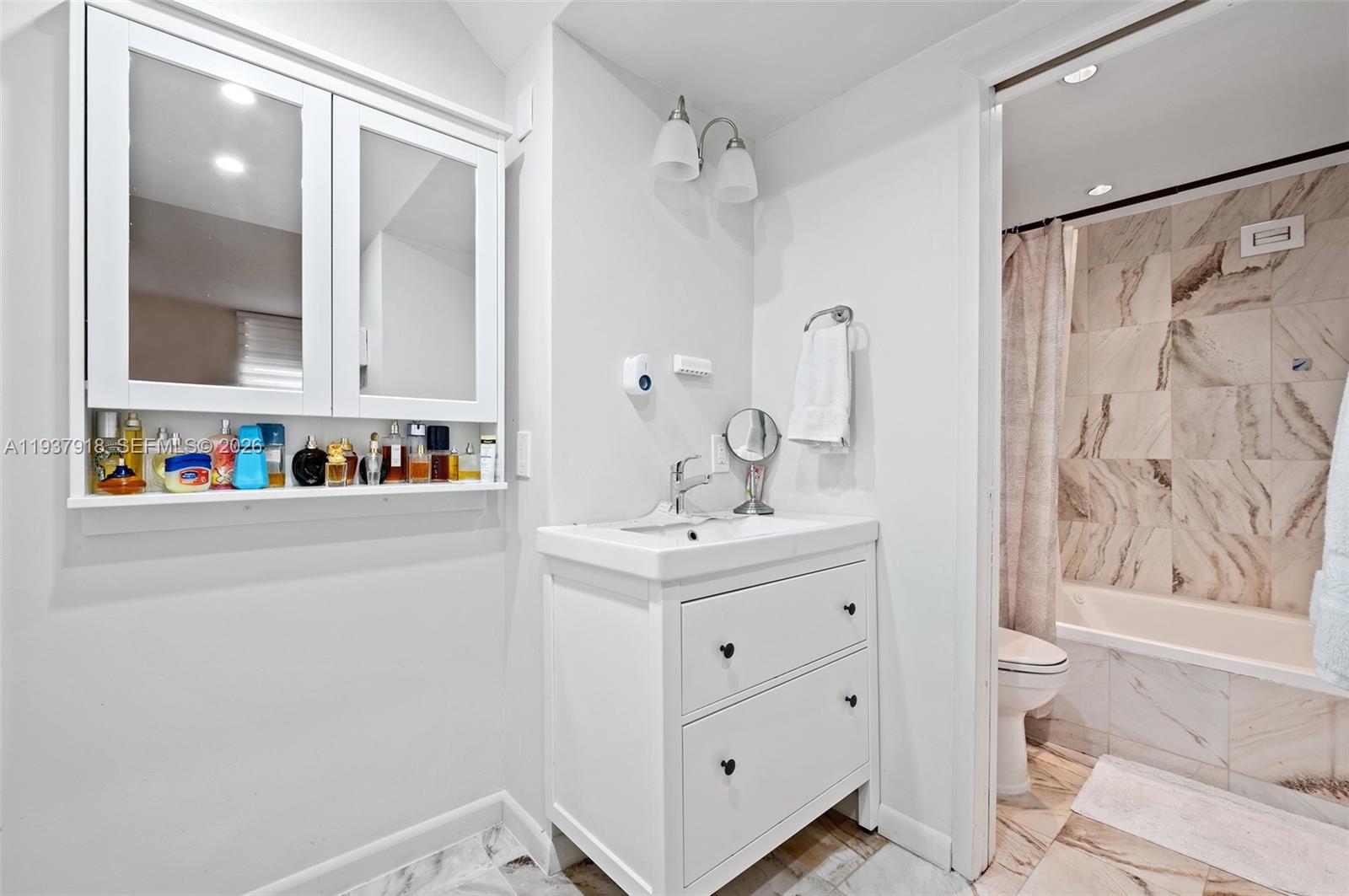 THE PLAZA OF BAL HARBOUR - Residential