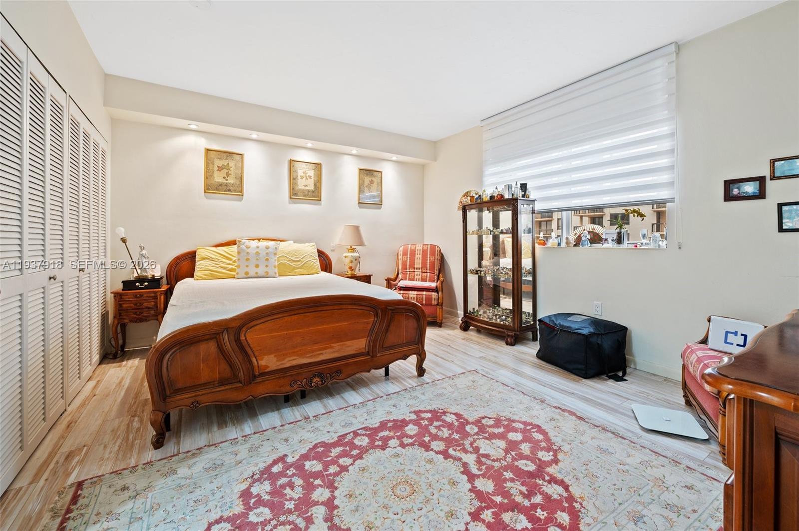 THE PLAZA OF BAL HARBOUR - Residential