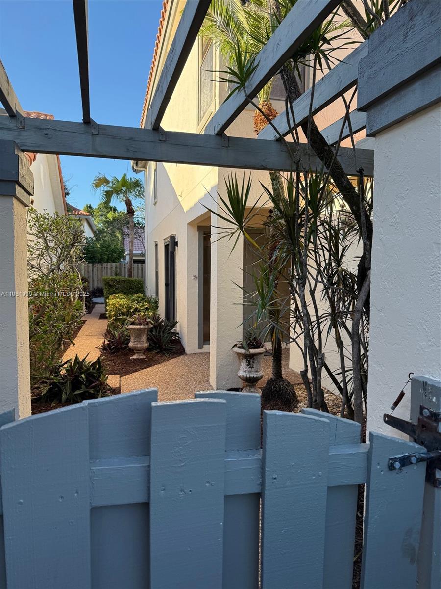 WIMBLEDON VILLAS OF VIA V - Residential