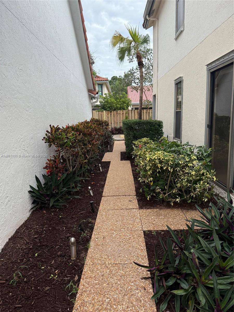 WIMBLEDON VILLAS OF VIA V - Residential