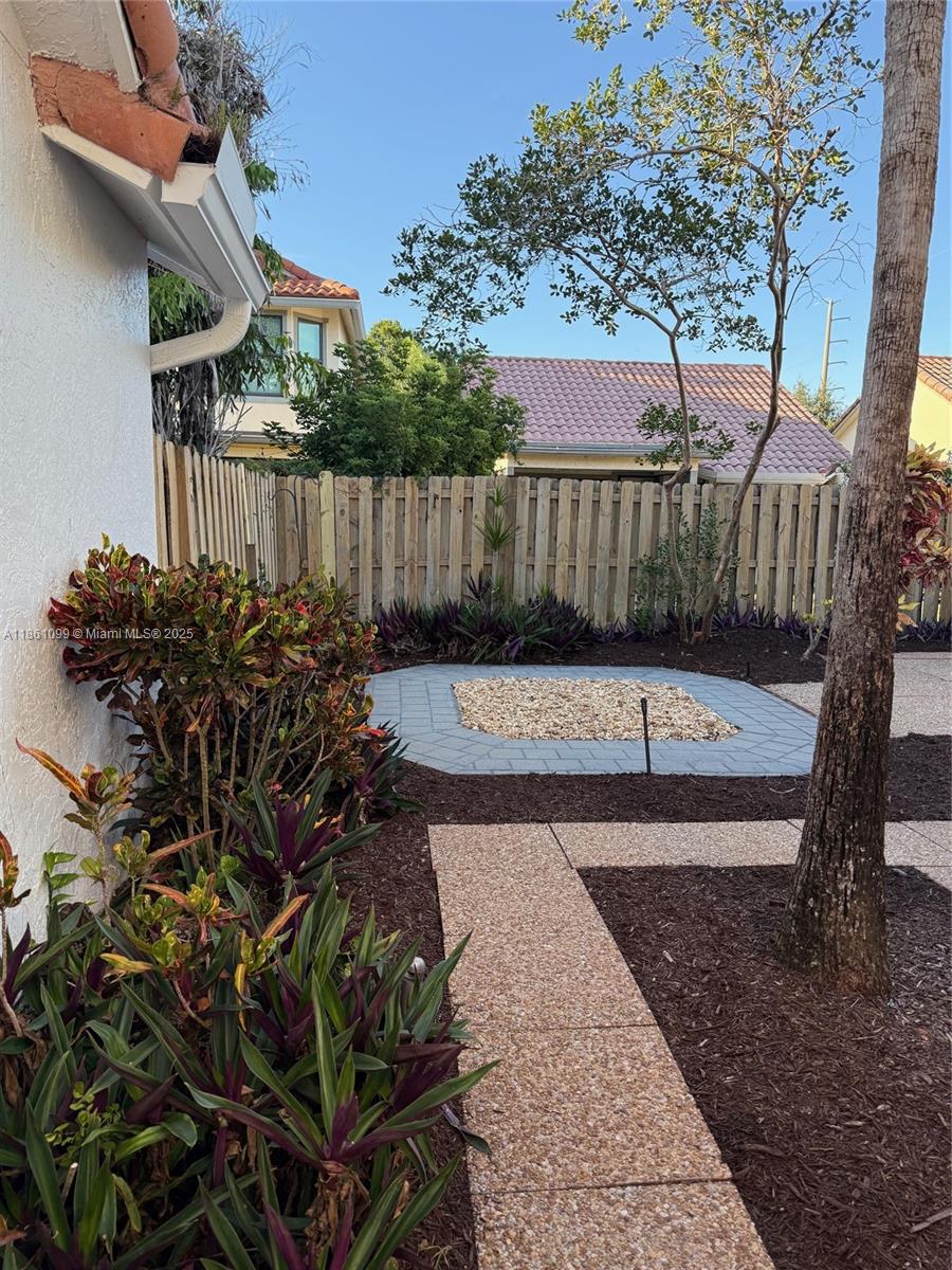 WIMBLEDON VILLAS OF VIA V - Residential