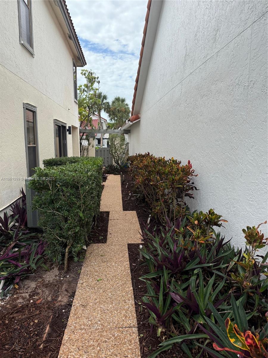 WIMBLEDON VILLAS OF VIA V - Residential