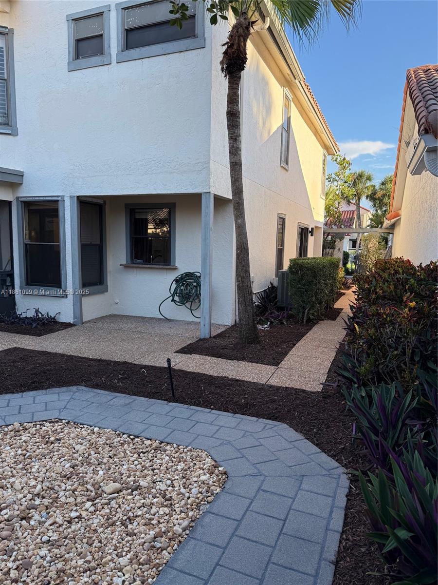 WIMBLEDON VILLAS OF VIA V - Residential