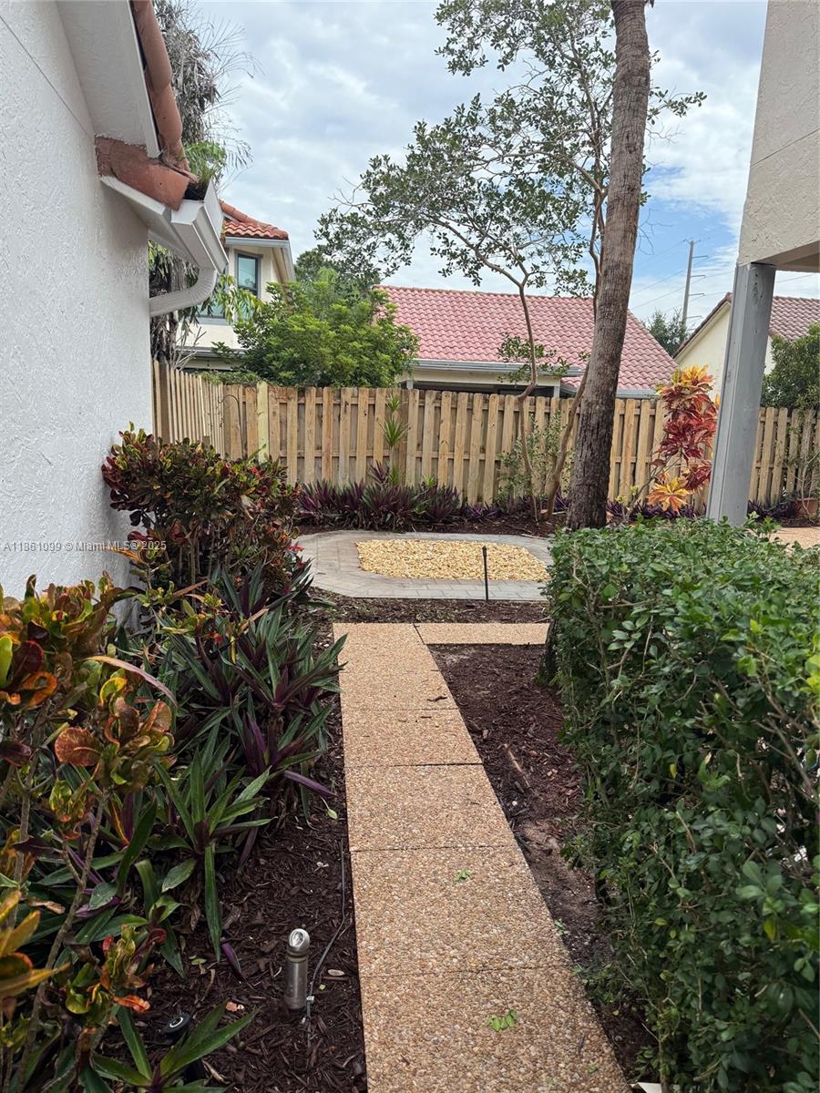 WIMBLEDON VILLAS OF VIA V - Residential