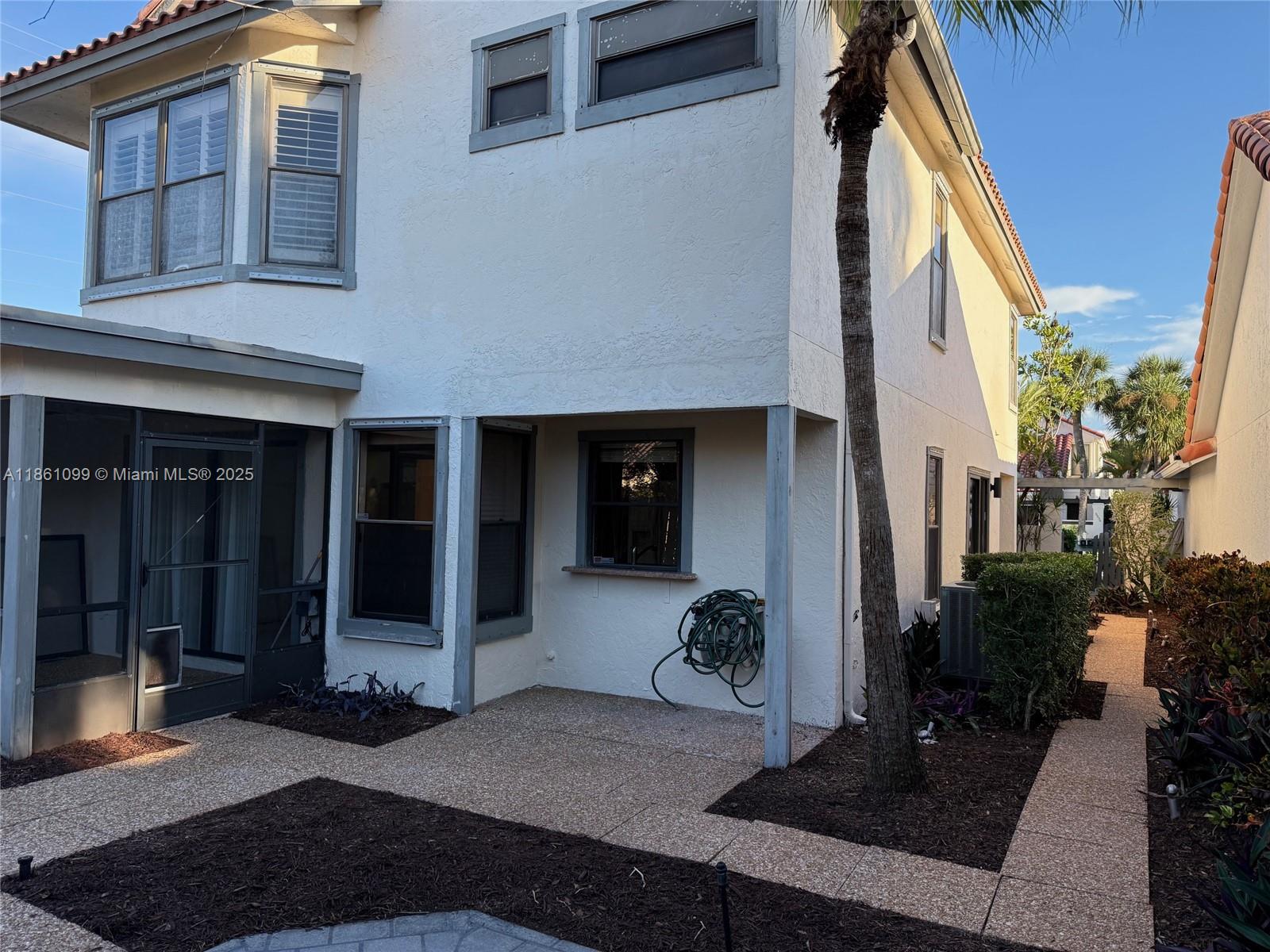 WIMBLEDON VILLAS OF VIA V - Residential