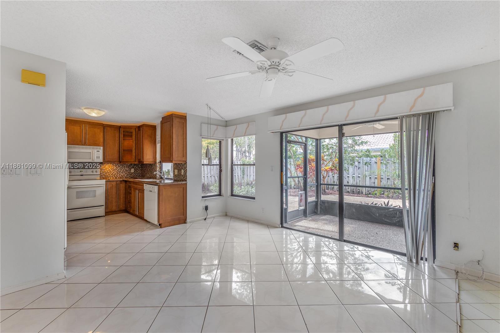 WIMBLEDON VILLAS OF VIA V - Residential