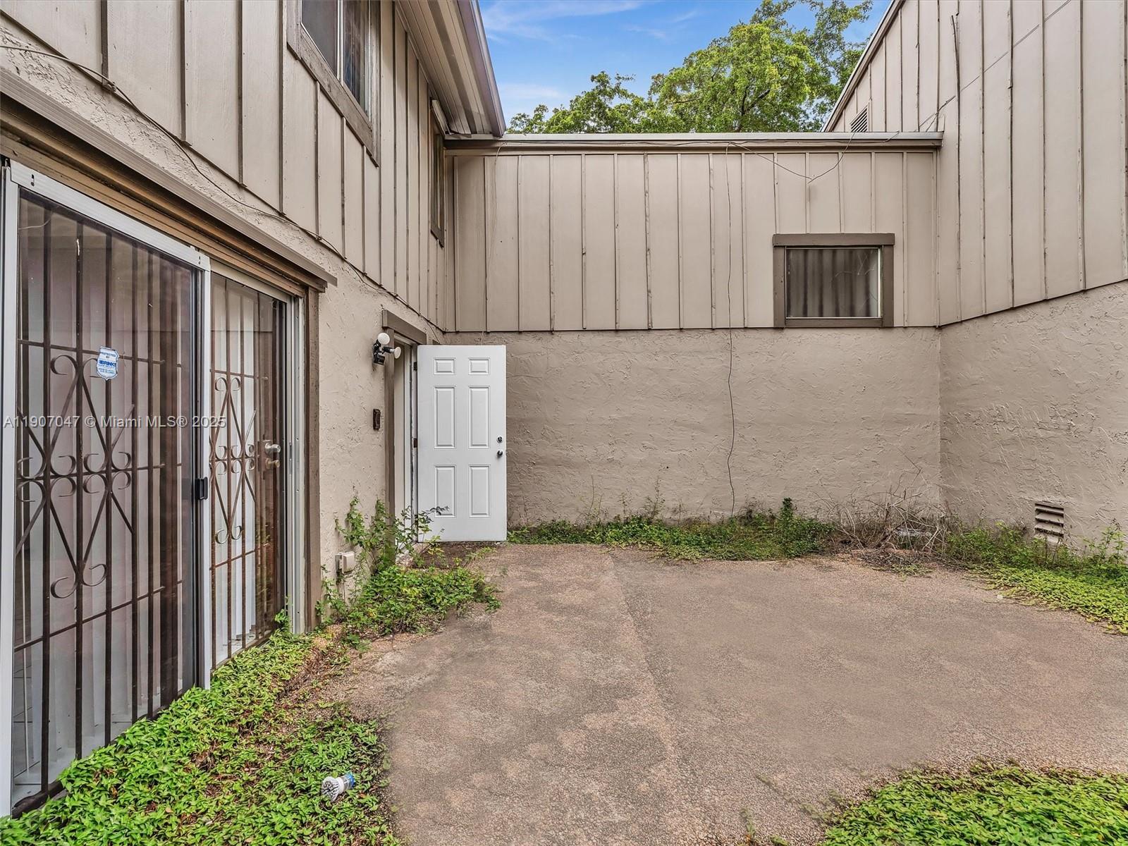 HABITAT II CONDO - Residential