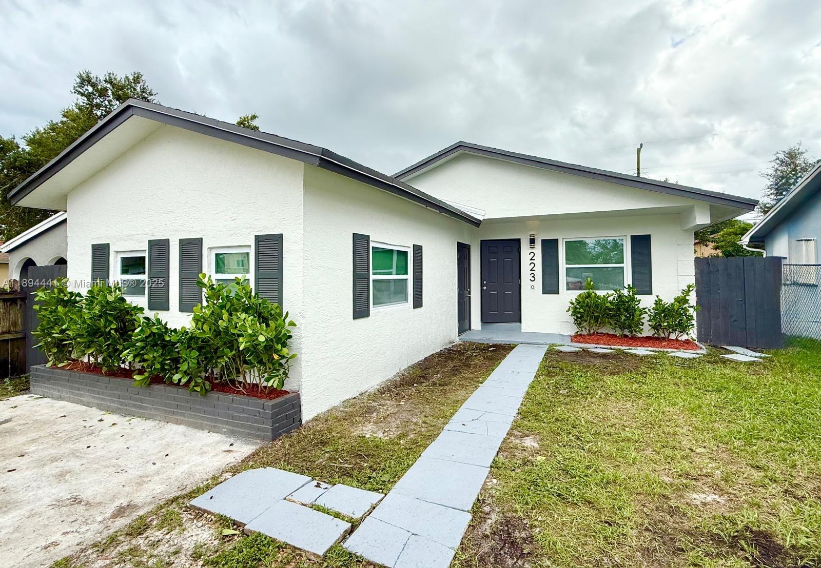 LIBERIA - Residential