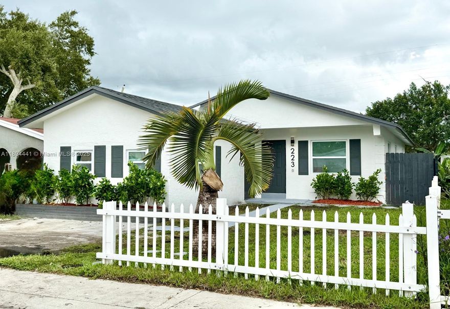 BRAND NEW ROOF 2025, CENTRAL AC 2025, Beautiful fully renovated 4/3 Single family (Main House 3/2 + Guest House 1/1 that could be your PERFECT KEY to have a tenant and pay EASILY your mortgage). IMPACT Windows. This single family home is an AMAZING UNDER AIR 1,614 SQFT  on a Fenced Lot with entrance from the backyard perfect for boats, cars, etc. IMPACT WINDOWS. Modern Water Proof Laminated FLOORS (no carpet), + Amazing Brand New Kitchen with Stainless Steel Appliances and Washer and Dryer and Digital Water Heater in a fantastic convenient laundry room. FRESHLY PAINTED OUT AND INSIDE. CLEAR TITLE, NO LIENS, NO OPEN PERMITS, NO VIOLATIONS. VACANT ON LOCKBOX! Conveniently located, this home combines suburban tranquility with easy access to entertainment and dining. Showing Assist.