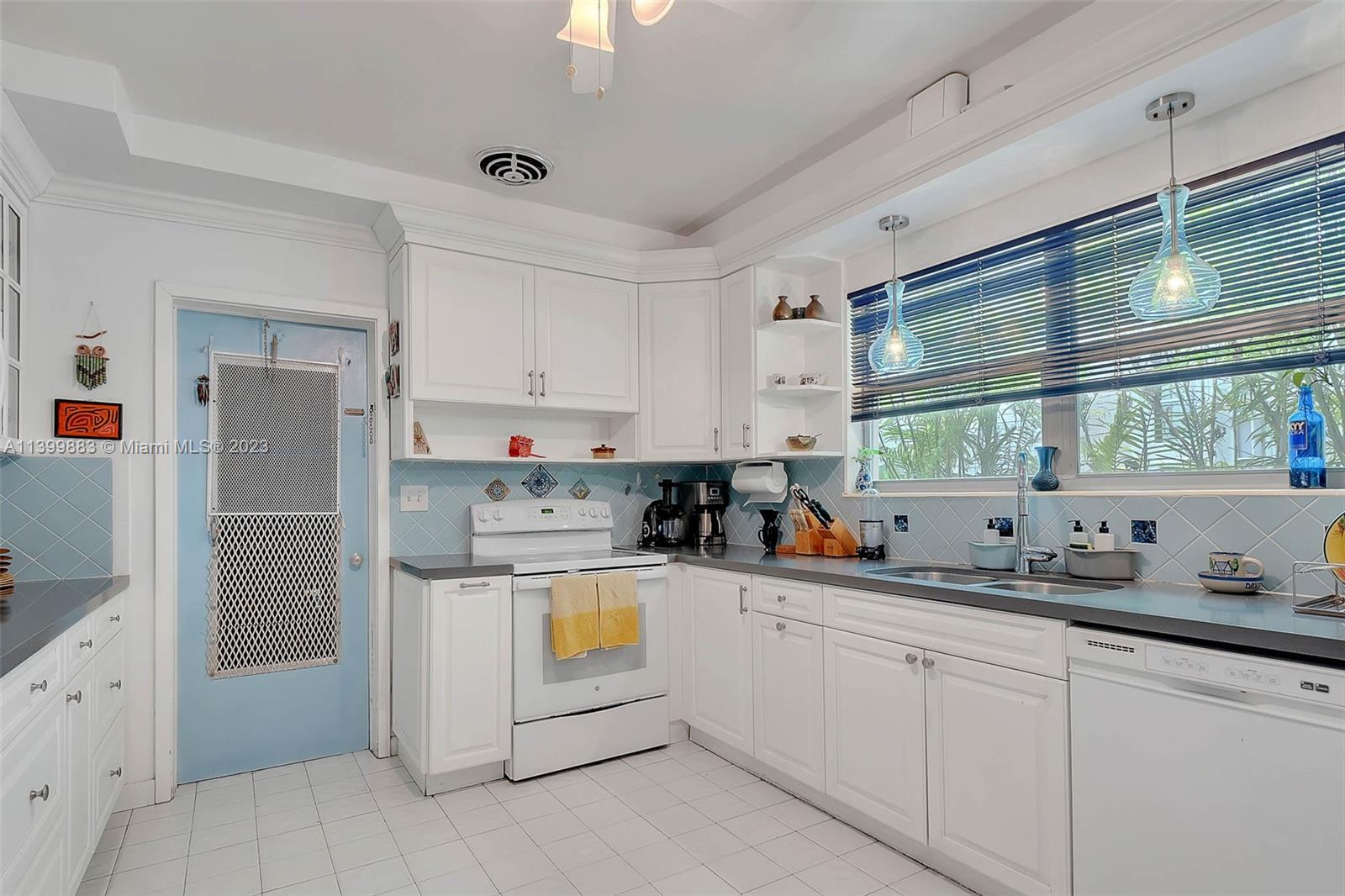 AMD PLAT OF SUNSET LAKE S - Residential