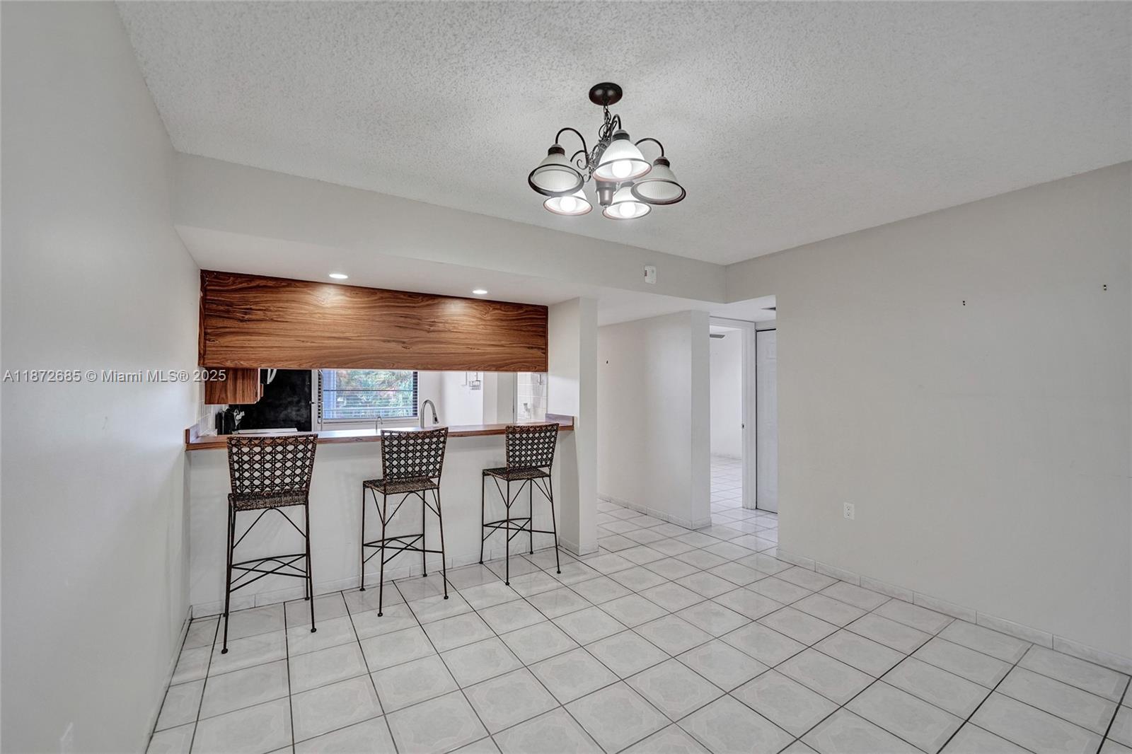 CONDO 1 OF WHITEHALL COND - Residential Lease