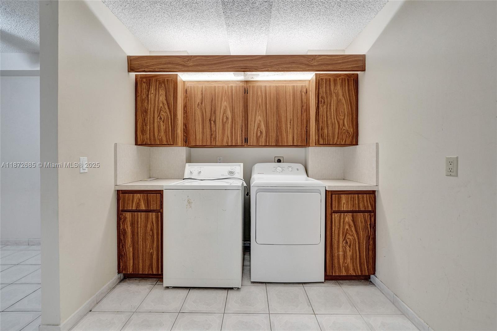 CONDO 1 OF WHITEHALL COND - Residential Lease