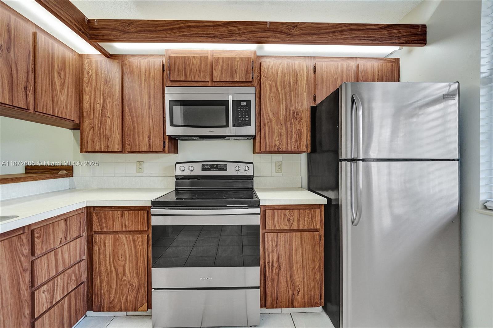 CONDO 1 OF WHITEHALL COND - Residential Lease