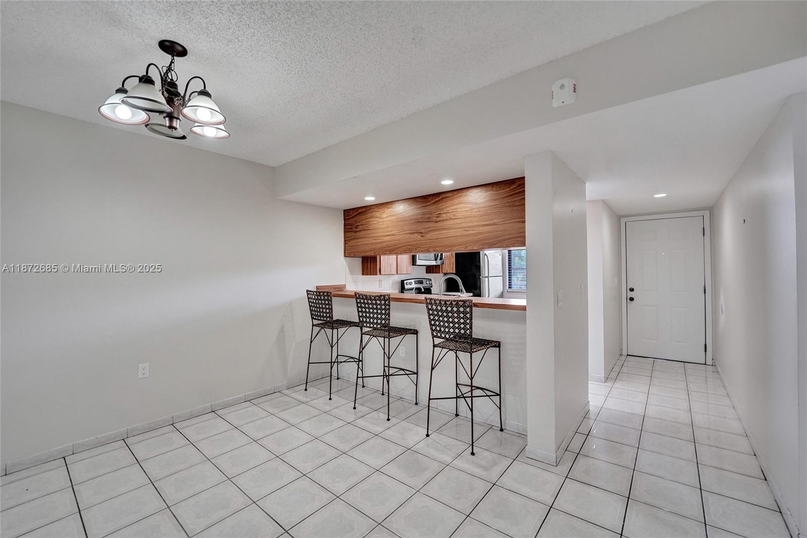 CONDO 1 OF WHITEHALL COND - Residential Lease