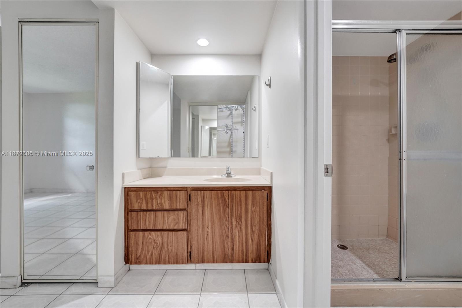 CONDO 1 OF WHITEHALL COND - Residential Lease